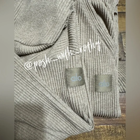 Alo Muse Hoodie and Sweatpant Set - Picture 10 of 14